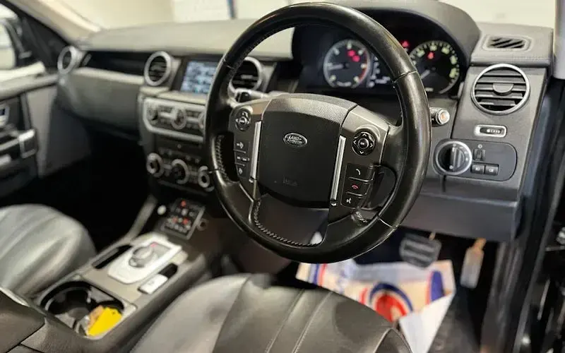 Used Land Rover Discovery SE 256 HP (188 kW) 2014 Black SUV