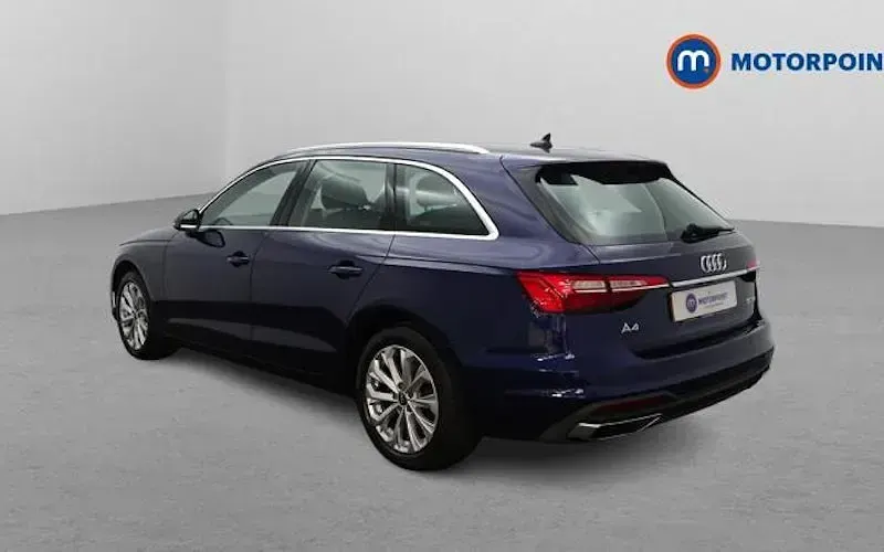 Usado Audi A4 190 HP (139 kW) 2022 Azul Carrinha