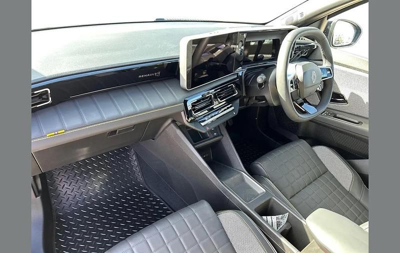 Used Renault R4 Iconic 110 kW (150 HP) 2025 Other SUV