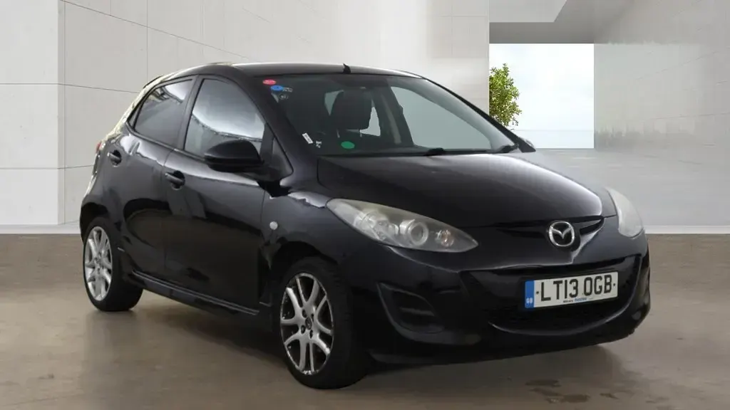 Begagnad Mazda 2 2013 Svart Halvkombi
