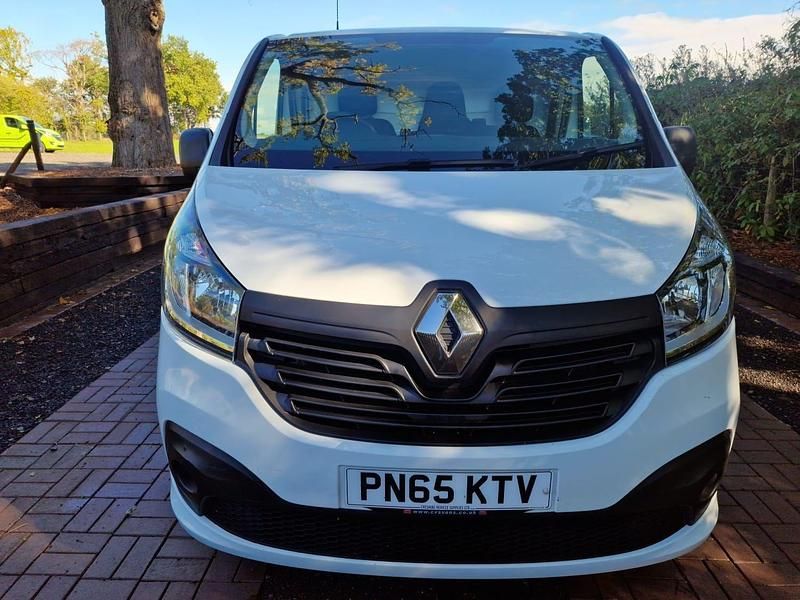 Used Renault Trafic Business 115 HP (84 kW) 2015 White MPV