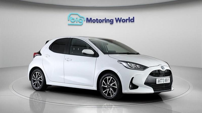 Used Toyota Yaris Hybrid Design 116 HP (85 kW) 2023 White Hatchback