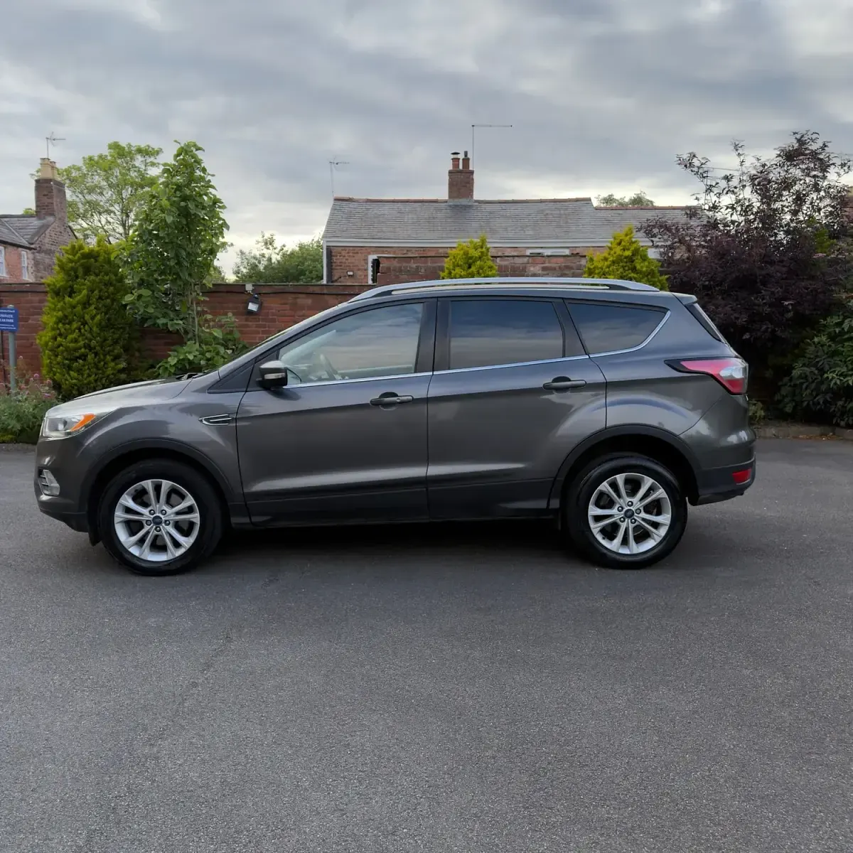Used Ford Kuga Titanium 120 HP (88 kW) 2017 Grey SUV