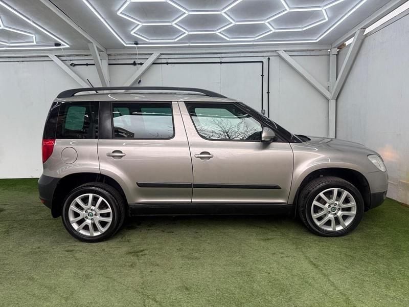 Used Skoda Yeti Elegance 105 HP (77 kW) 2012 Beige SUV