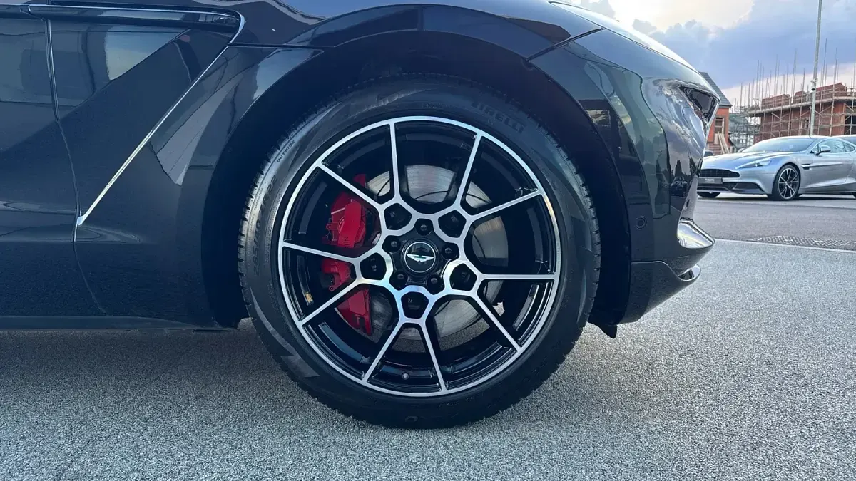 Used Aston Martin DBX 550 HP (404 kW) 2020 Black SUV