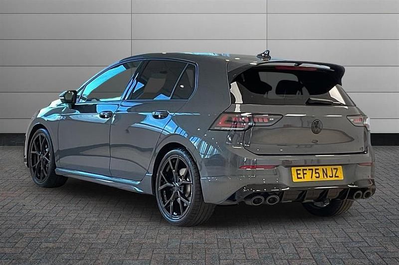 Novo VW Golf VIII Black Edition 333 HP (244 kW) 2026 Cinzento Citadino