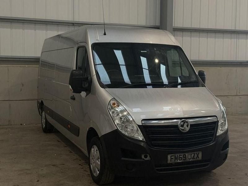 Second-hand Vauxhall Movano 130 CP (95 kW) 2020 Argintiu