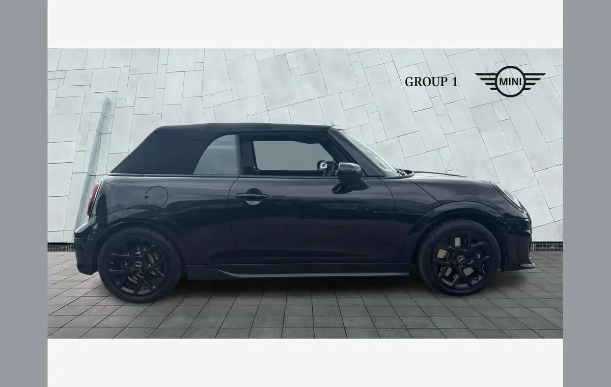 Usado Mini Cooper Cabriolet Sport 161 HP (118 kW) 2025 Preto Cabrios