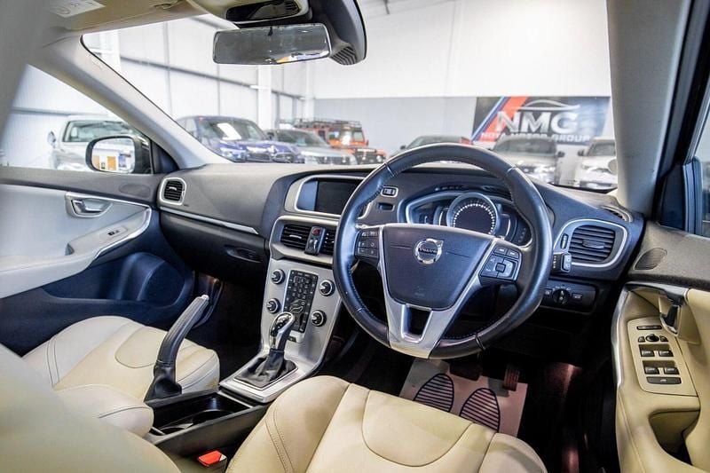 Used Volvo V40 Inscription 190 HP (139 kW) 2016 Black Hatchback