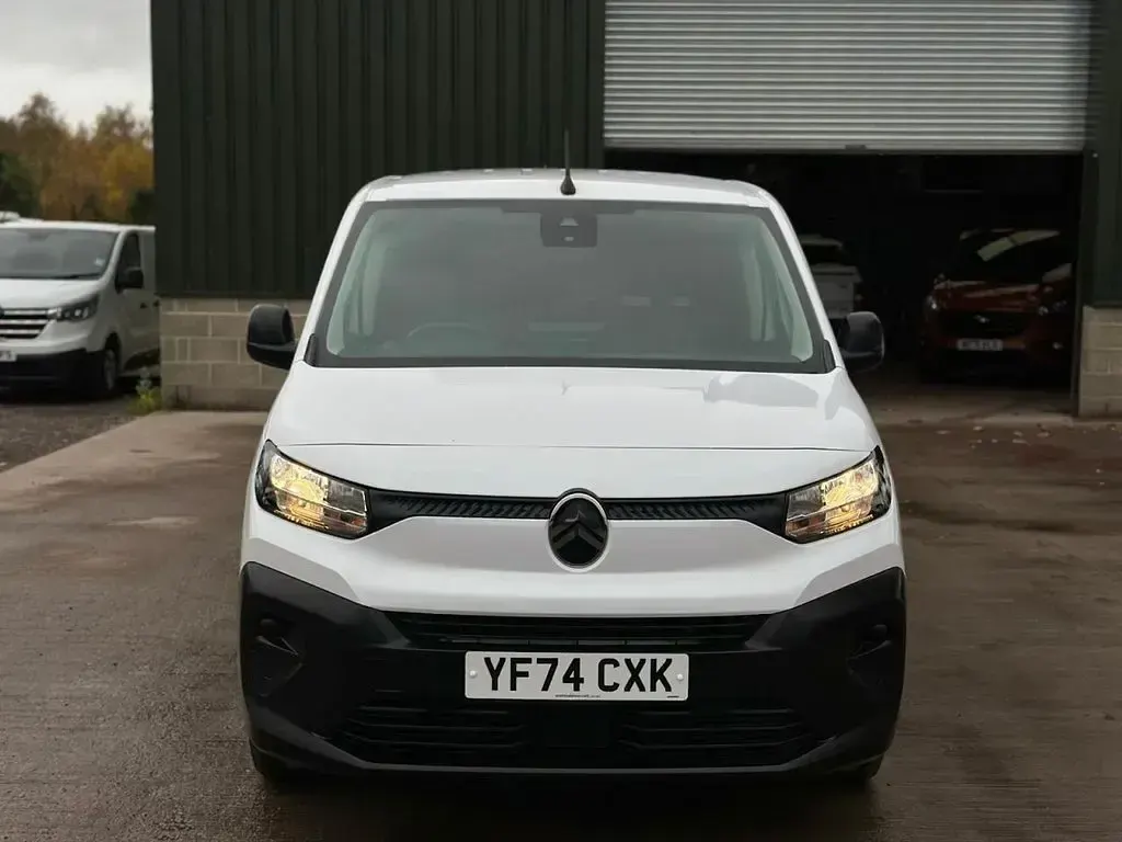 Used Citroën Berlingo 100 HP (73 kW) 2024 White MPV