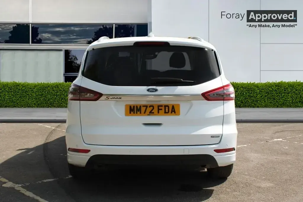 Used Ford S-MAX Titanium 190 HP (139 kW) 2022 Frozen white MPV