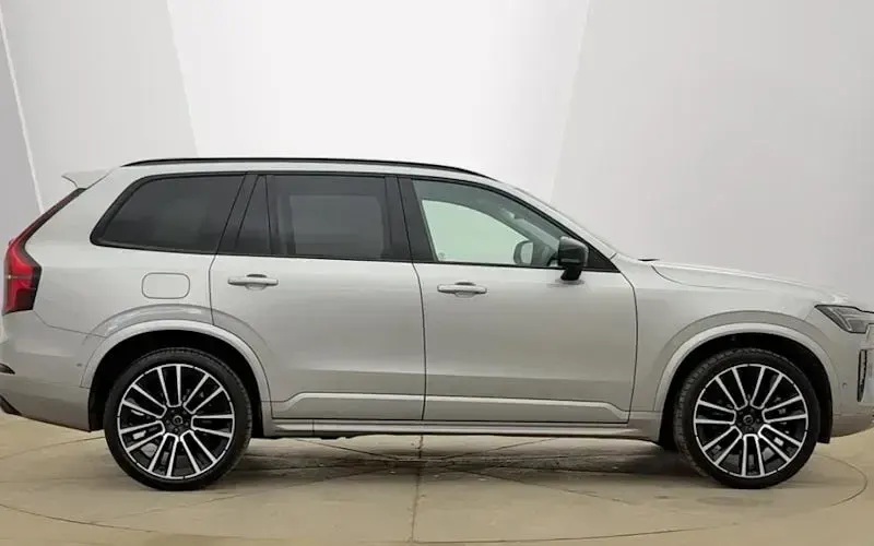 Usado Volvo XC90 Ultra 455 HP (334 kW) 2025 Prateado SUV