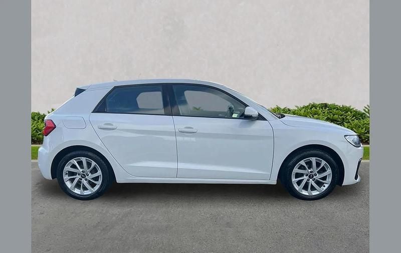 Used Audi A1 Sport 95 HP (69 kW) 2022 White SUV