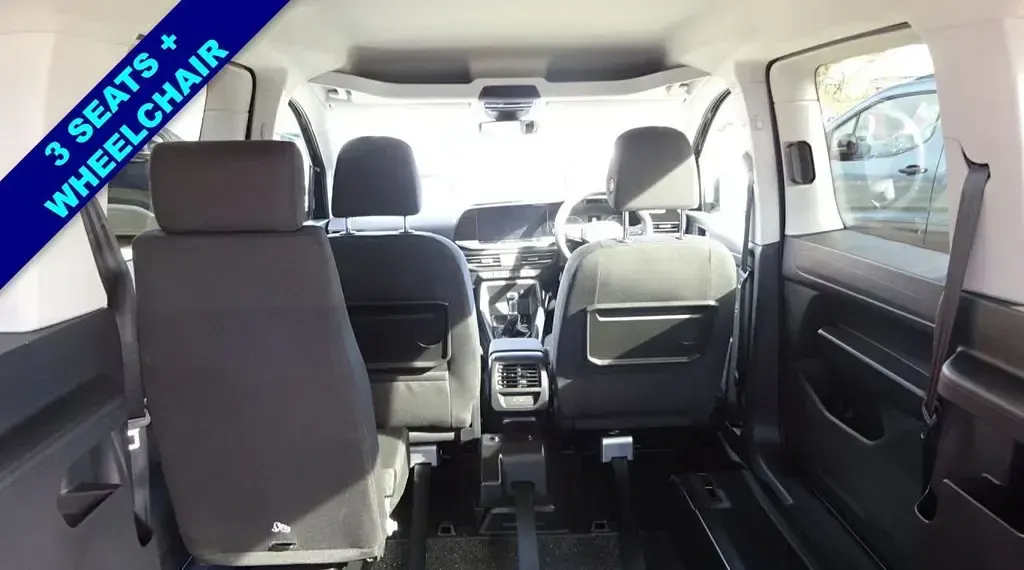 Used Ford Grand Tourneo Connect Titanium 122 HP (89 kW) 2024 Black MPV