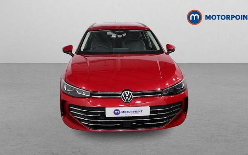 Used VW Passat Life 204 HP (150 kW) 2025 Red Estate