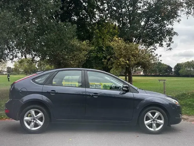 Used Ford Focus Zetec 99 HP (72 kW) 2008 Grey Hatchback