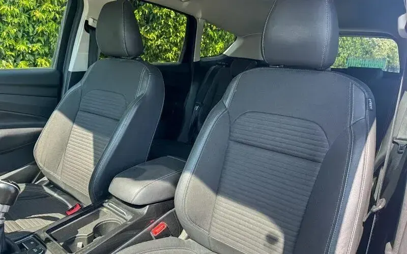 Usado Ford Kuga Titanium 150 HP (110 kW) 2017 Azul SUV
