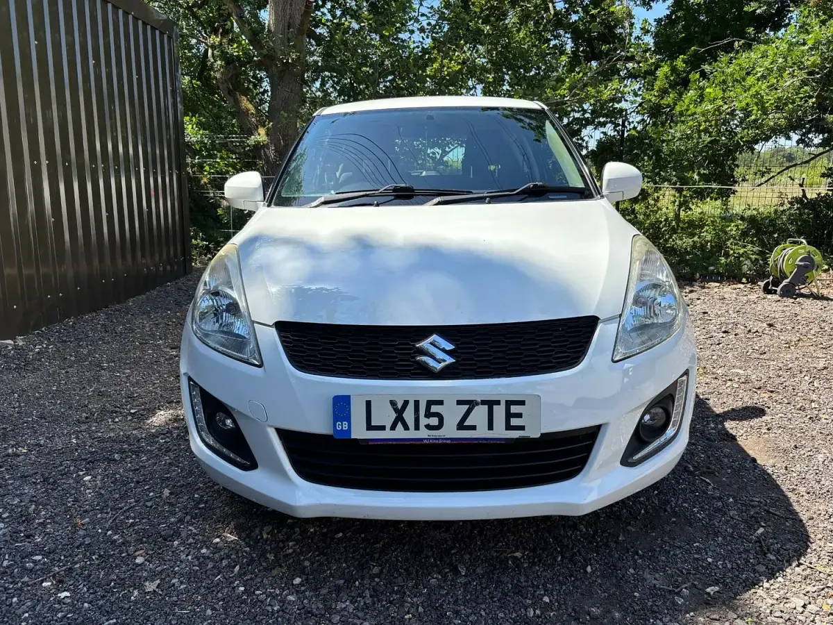 Used Suzuki Swift 2015 White Hatchback