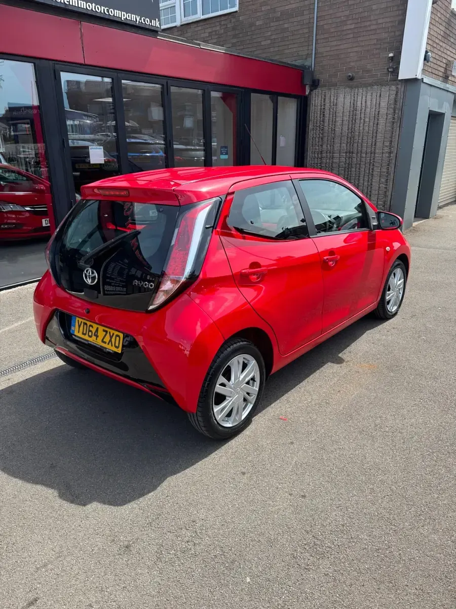 Used Toyota Aygo x-press 68 HP (50 kW) 2014 Red Hatchback