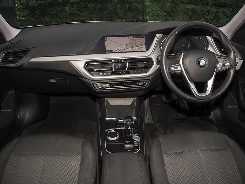 Used BMW 118 Comfort Edition 140 HP (102 kW) 2020 Silver Hatchback