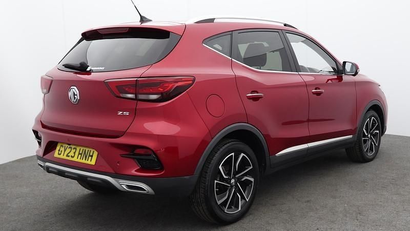 Used MG ZS Exclusive 106 HP (77 kW) 2023 Red SUV