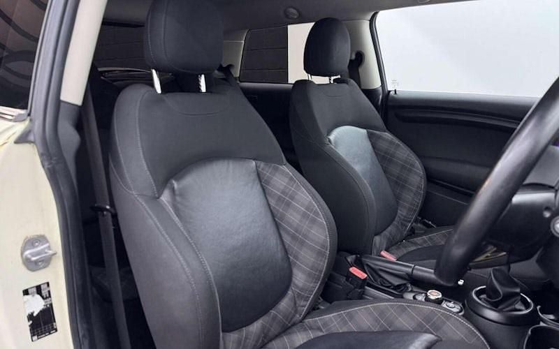 Usado Mini Cooper Hatch 136 HP (100 kW) 2017 Branco Citadino