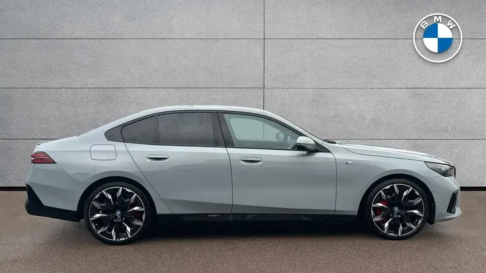Used BMW 550e M Sport 482 HP (354 kW) 2025 Grey