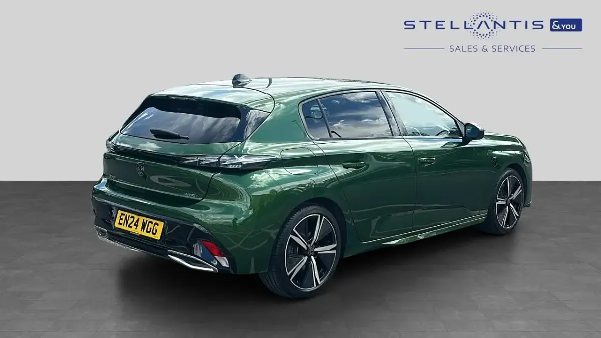 Used Peugeot 308 GT 178 HP (130 kW) 2024 Green Hatchback