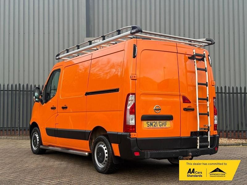 Used Nissan NV400 Acenta 135 HP (99 kW) 2021 Orange Van