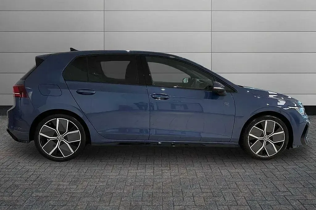 Used VW Golf VIII R-line 150 HP (110 kW) 2026 Anemone blue Hatchback