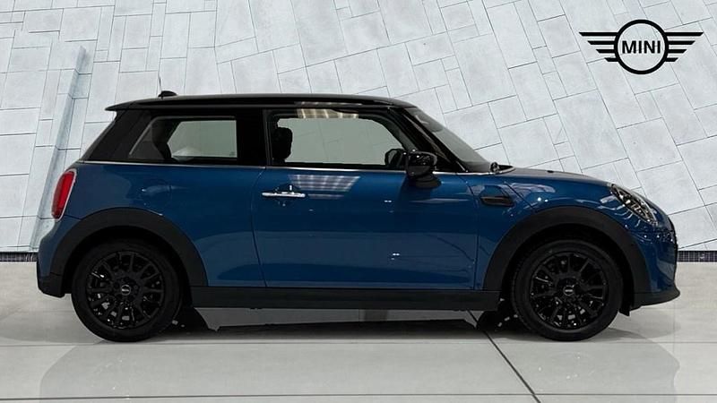 Used Mini Cooper Classic 134 HP (98 kW) 2023 Blue Hatchback