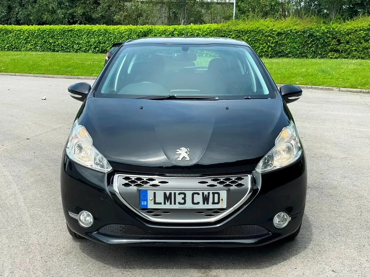 Used Peugeot 208 Active 70 HP (51 kW) 2013 Black Hatchback