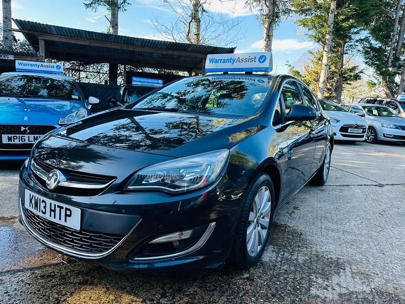Second-hand Vauxhall Astra Elite 165 CP (121 kW) 2013 Negru Hatchback