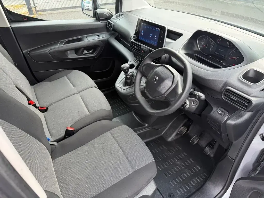 Used Peugeot Partner 100 HP (73 kW) 2022 Grey MPV