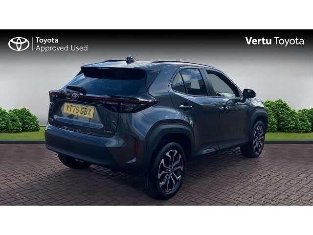 Used Toyota Yaris Cross Design 128 HP (94 kW) 2025 Grey SUV