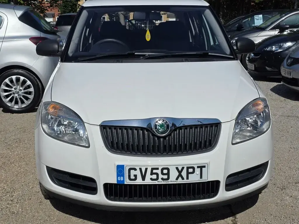 Used Skoda Fabia 2010 White Hatchback