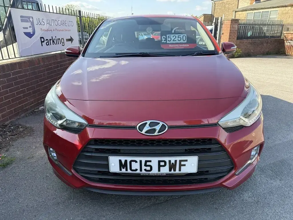 Used Hyundai i20 SE 84 HP (61 kW) 2015 Red Coupe