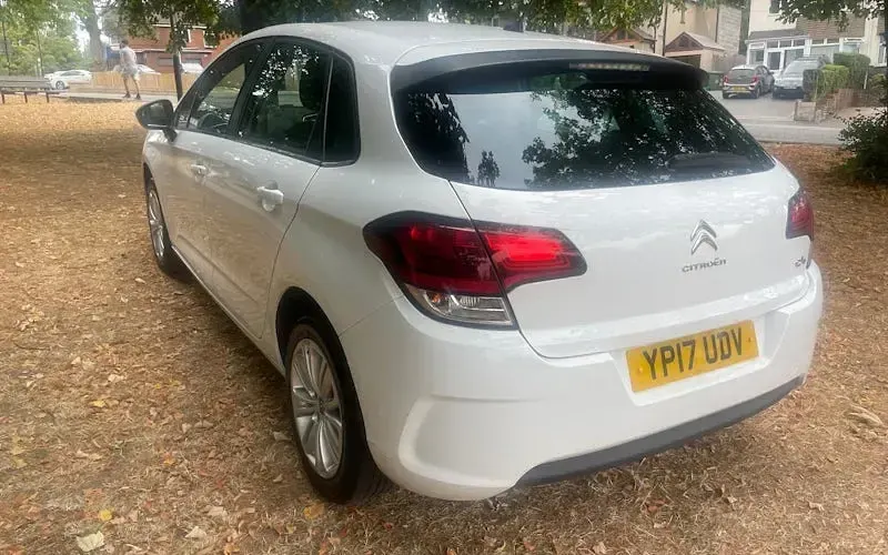 Used Citroën C4 Feel 100 HP (73 kW) 2017 White Hatchback