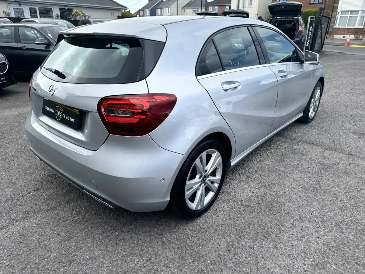 Usado Mercedes A180 2018 Prateado Citadino