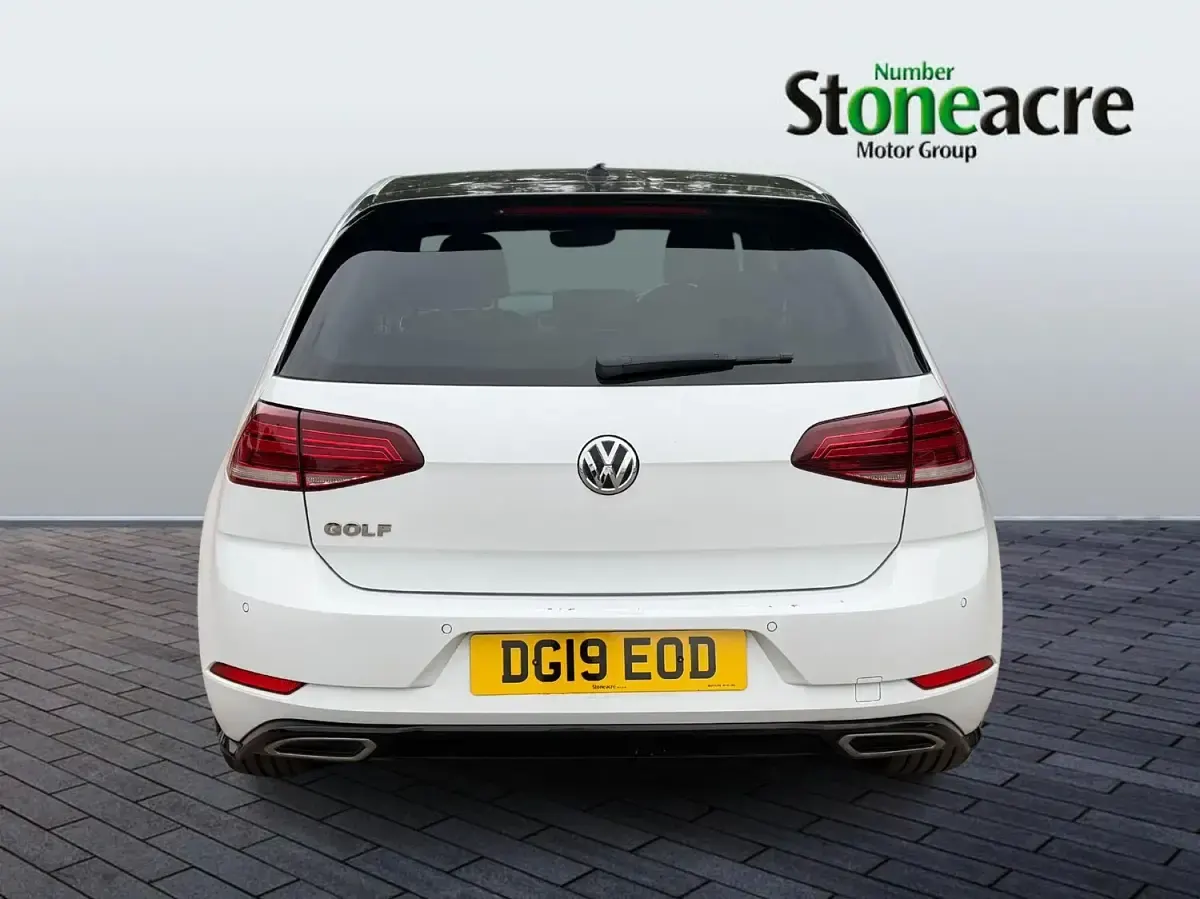 Used VW Golf VII R-line 150 HP (110 kW) 2019 White Hatchback