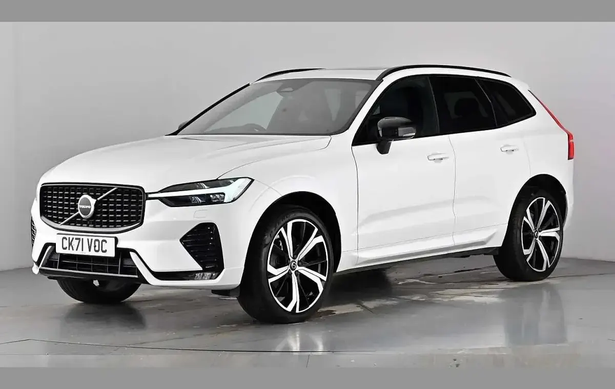Used Volvo XC60 R-Design 250 HP (183 kW) 2021 Crystal white SUV