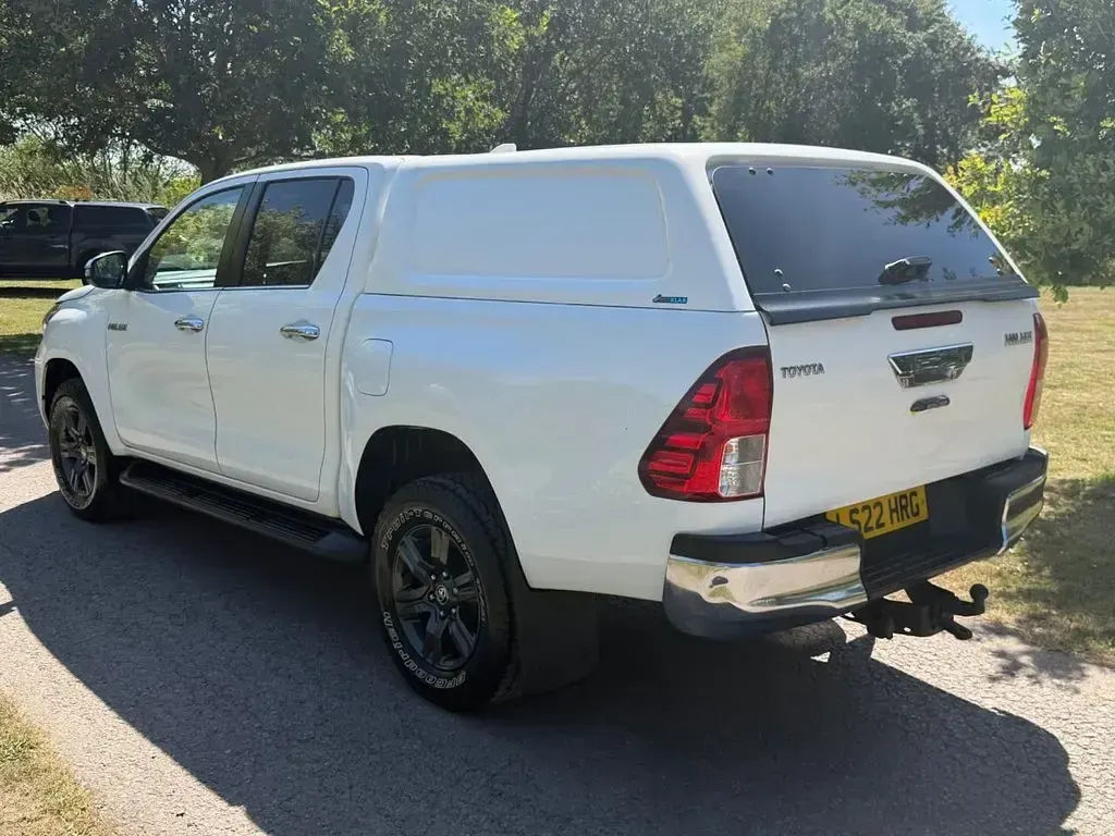 Used Toyota HiLux 150 HP (110 kW) 2022 White Pickup