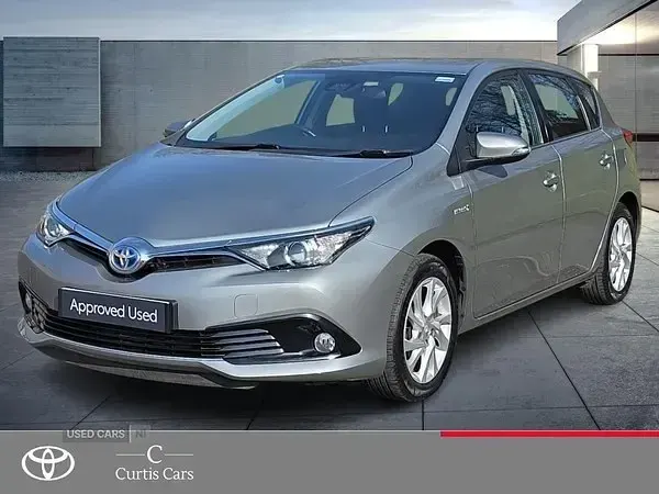 Używany Toyota Auris Hybrid 2018 Szary Hatchback