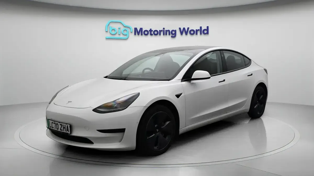 Used Tesla Model 3 Standard Range Plus 239 kW (325 HP) 2020 White Sedan