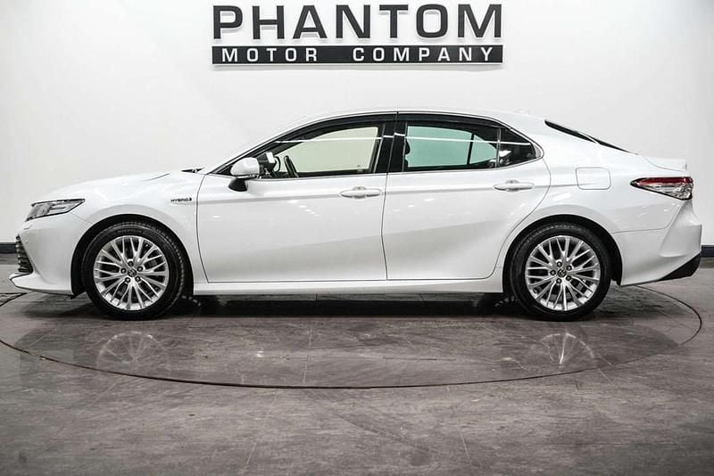 Used Toyota Camry 2020 White Sedan