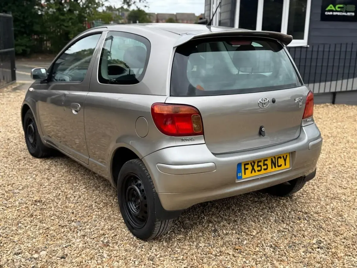 Used Toyota Yaris 2005 Grey Hatchback