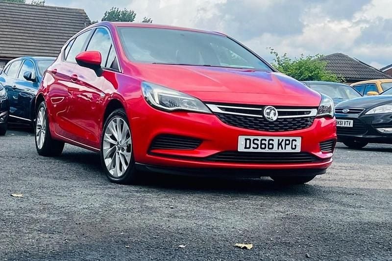 Red Used 2016 Vauxhall Astra Design Edition Hatchback | £4,795 (Good price) - Image 1/1