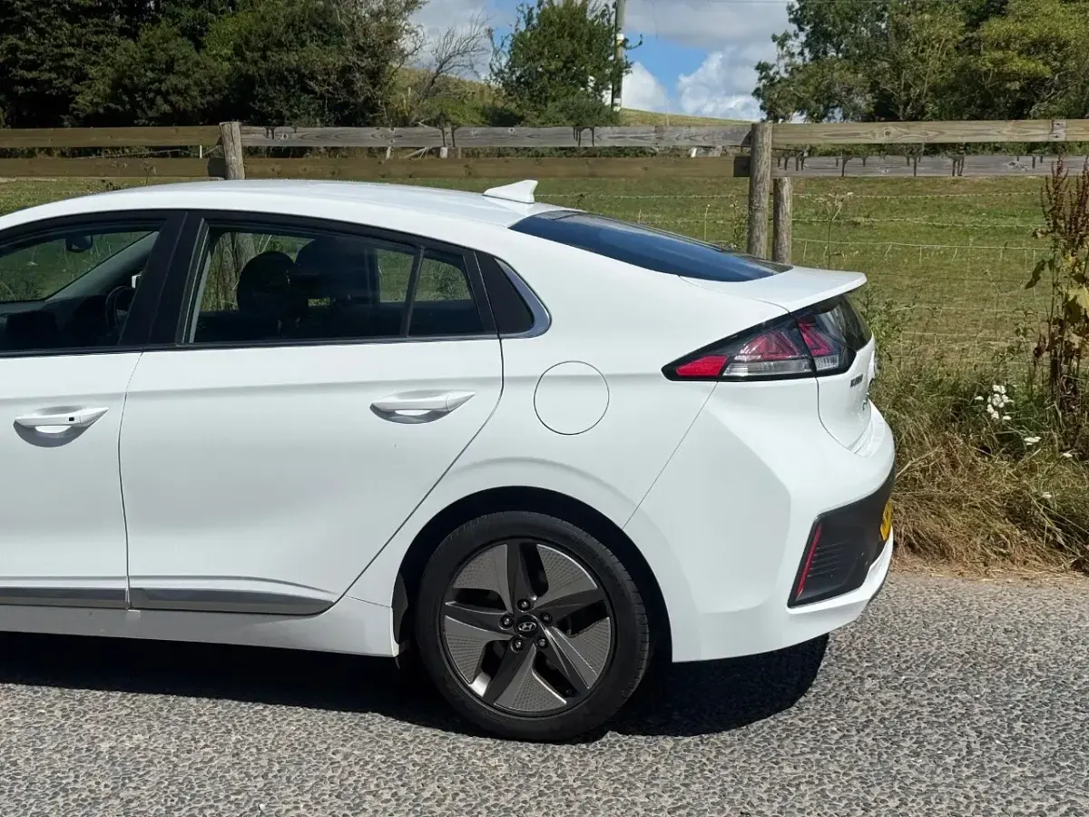 Used Hyundai Ioniq Edition 141 HP (103 kW) 2020 White Hatchback