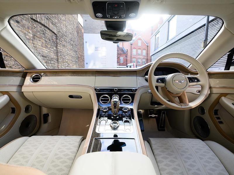 New Bentley Continental Mulliner 770 HP (566 kW) 2025 Brown Coupe