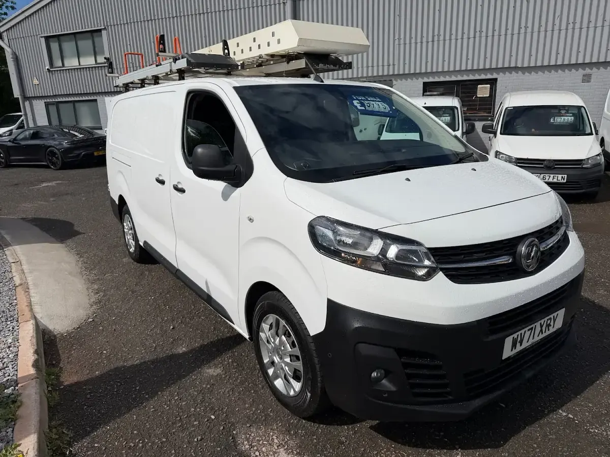 Used Vauxhall Vivaro 100 HP (73 kW) 2021 White MPV